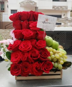 Arreglo floral con frutas